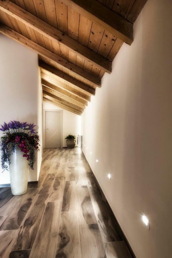 Palazzo Eugenia Suites วาสโต ภายนอก รูปภาพ