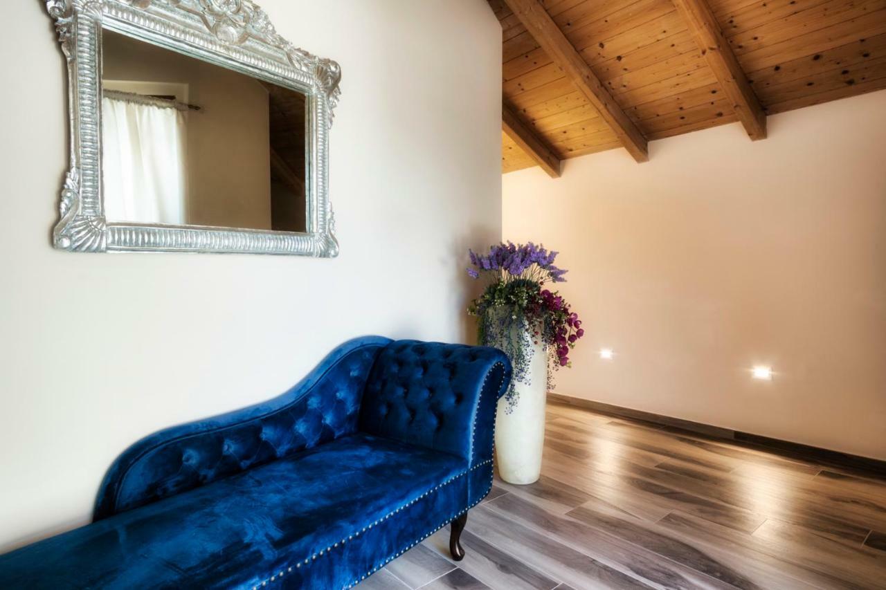 Palazzo Eugenia Suites วาสโต ภายนอก รูปภาพ