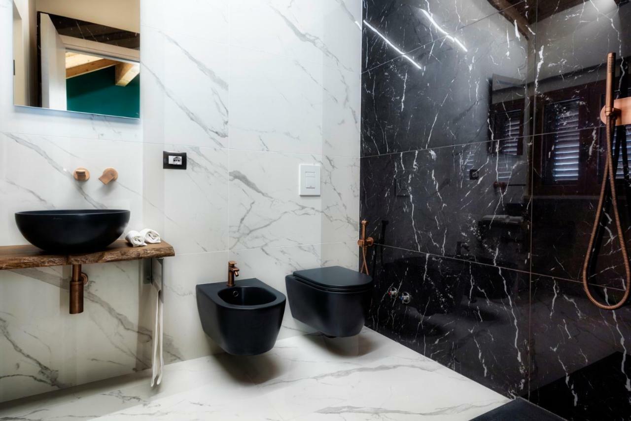 Palazzo Eugenia Suites วาสโต ภายนอก รูปภาพ