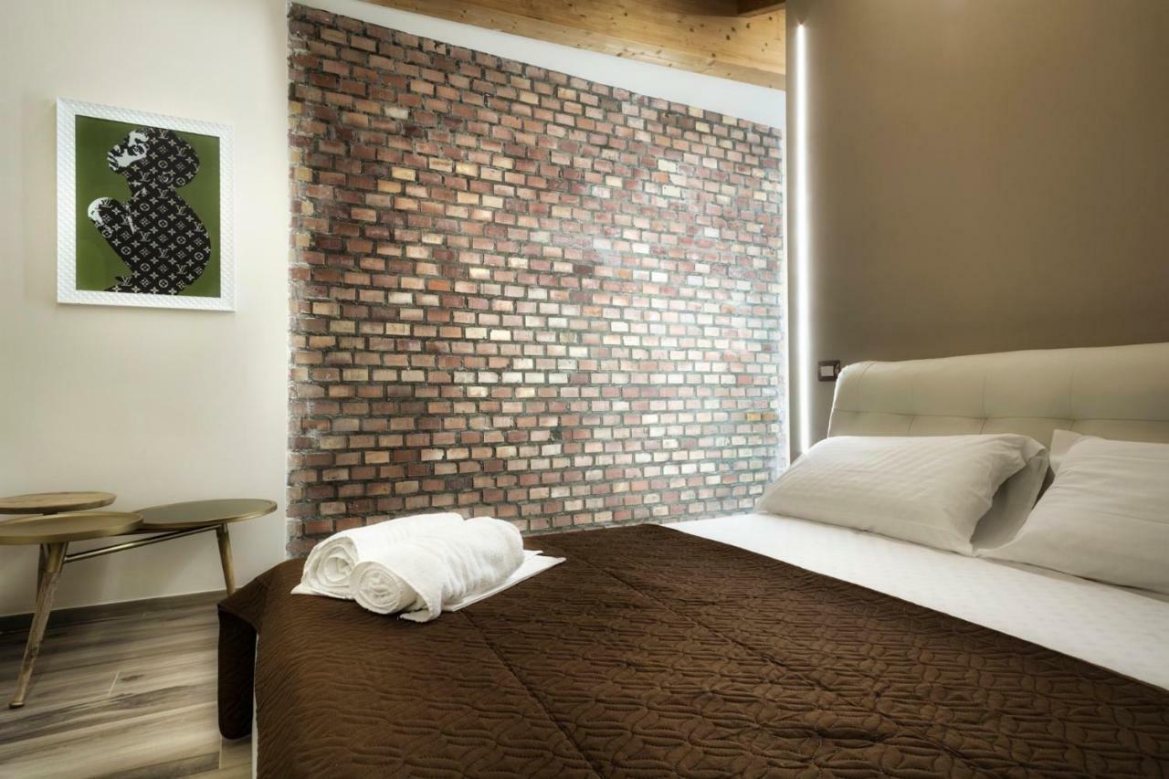 Palazzo Eugenia Suites วาสโต ภายนอก รูปภาพ