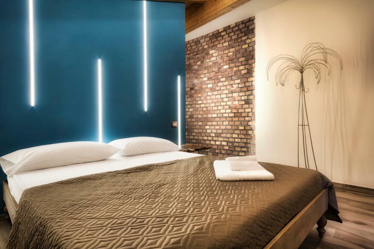 Palazzo Eugenia Suites วาสโต ภายนอก รูปภาพ